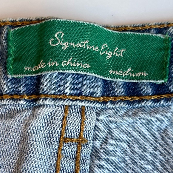 Signature Eight Distressed Button Fly Jean Shorts Women’s Size Medium - Picture 5 of 9